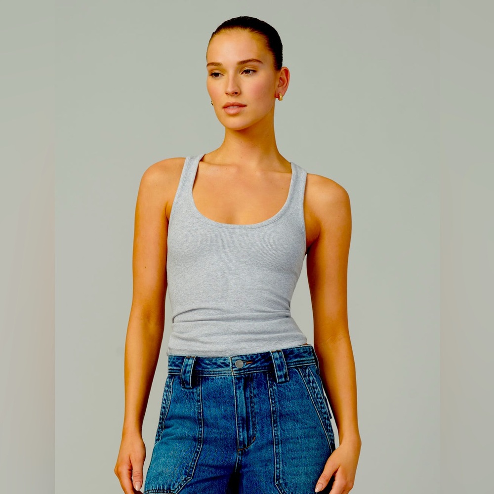 TORY BURCH SIZE M/L~STRETCH GRAY TANK TOP ~SHIRT TOP~